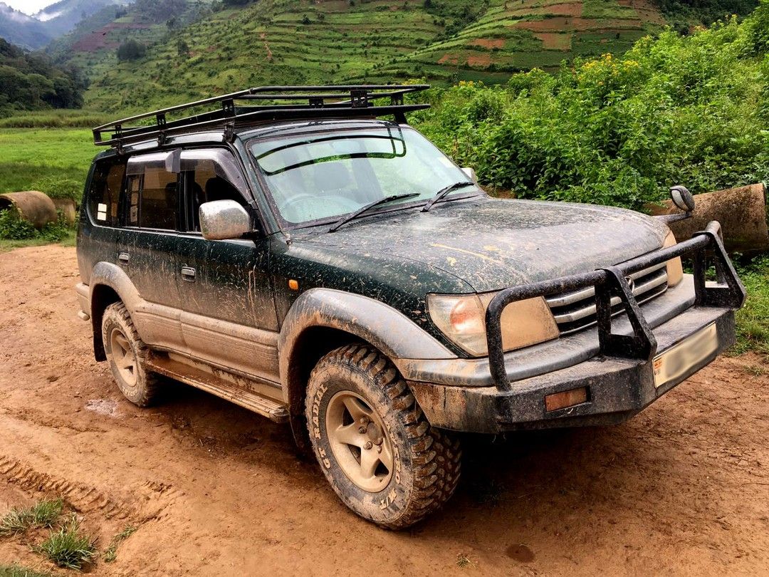 Toyota Land Cruiser V8 4x4 safari vehicle